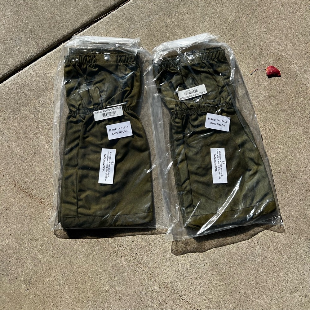 CLEARANCE NWT Men’s Olive Green Nylon Gaitors Made in Italy - Picture 2 of 8
